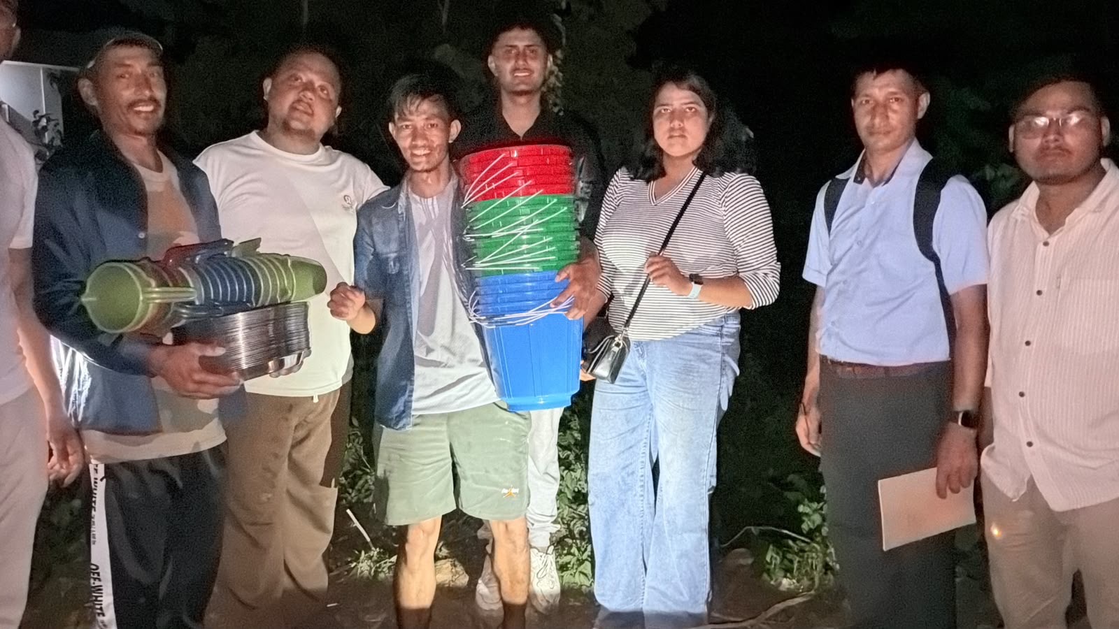 जन्मदिनको खुसीलाई सेवामा बदलेर बाढीपीडित १२८ परिवारलाई राहत